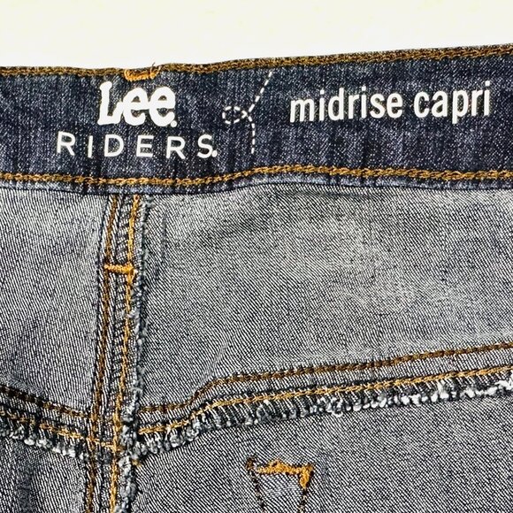 Lee Riders Mid Rise Capri Jeans - Size 22M - NWT - Picture 6 of 7